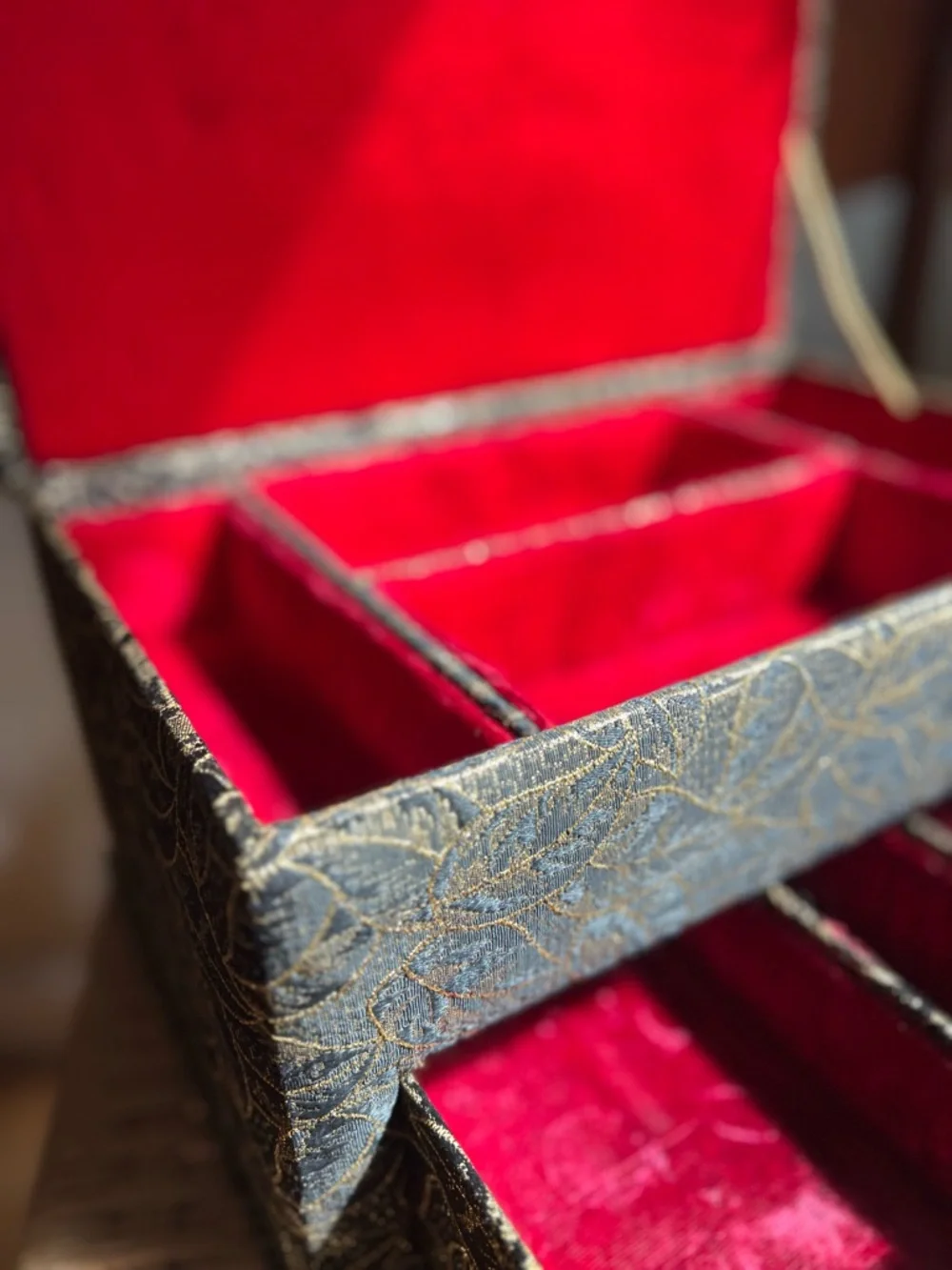 Vintage Hollywood Regency Jewelry Box Gold Brocade Velvet Organizer Chinoiserie